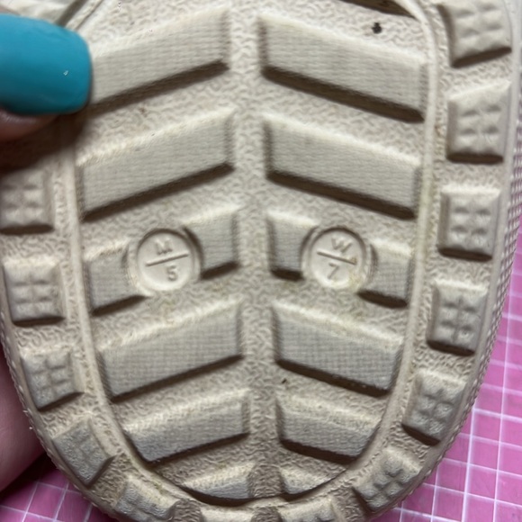 (M5/W7) Mickey Mouse and Friends Holiday Clogs for Adults by Crocs UNISE… - Picture 8 of 8